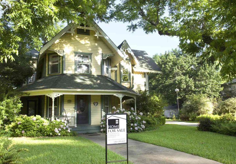 How a Foreclosure or Short Sale Affects Credit Score