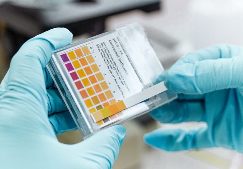 Is blood in the urine a symptom of hyperthyroidism?