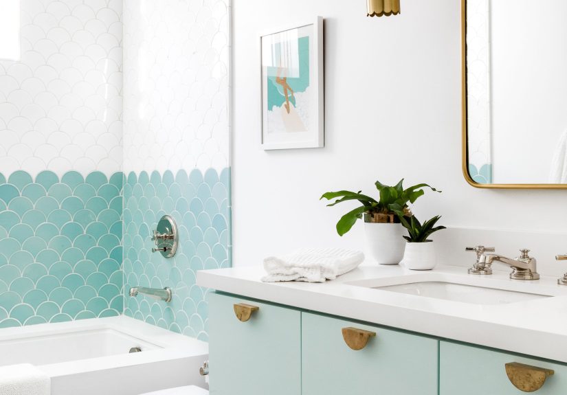 25 Coastal Bathroom Ideas for a Breezy Refresh