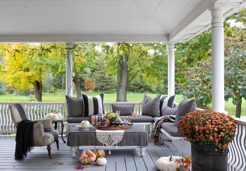 25 Outdoor Fall Decor Ideas That Will Last Through Thanksgiving