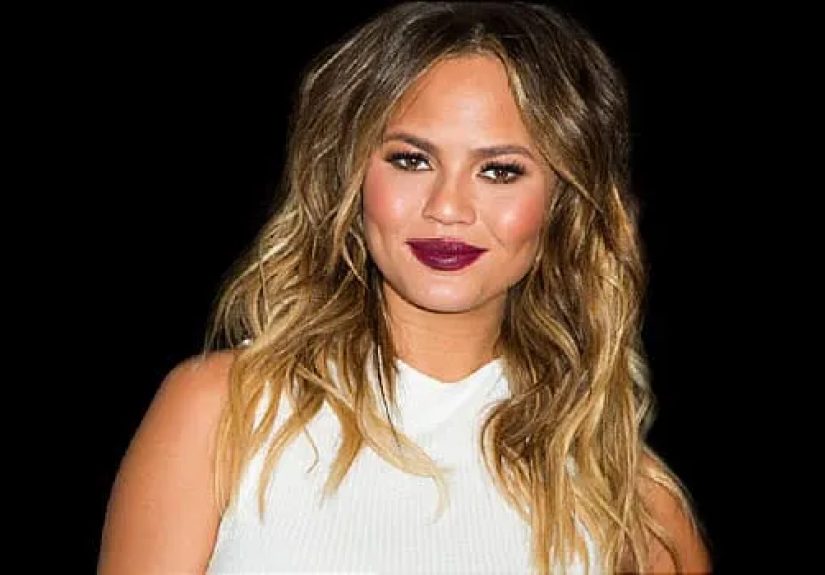 Chrissy Teigen Shares Her Struggle With Postpartum Depression