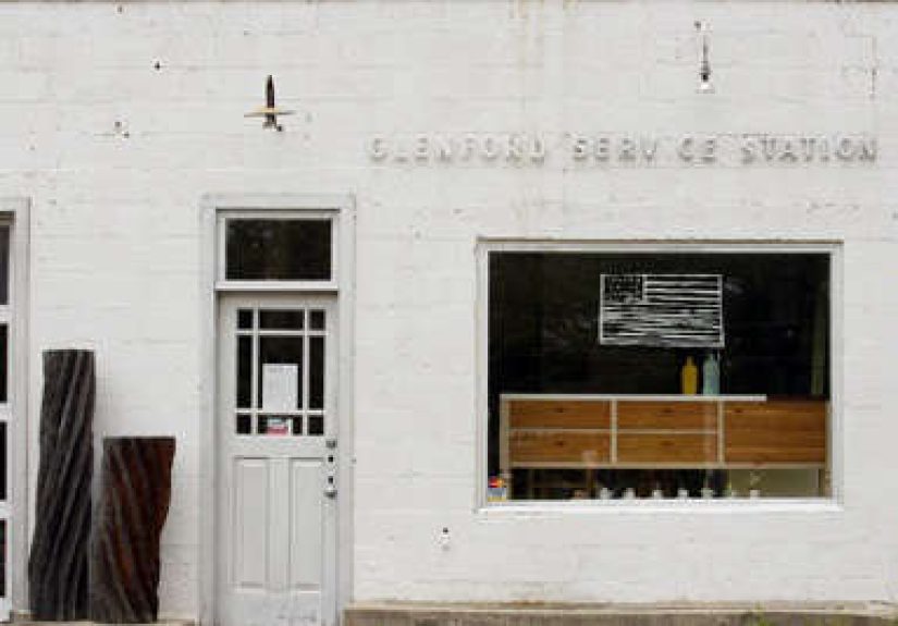Furniture: Serv ce Station