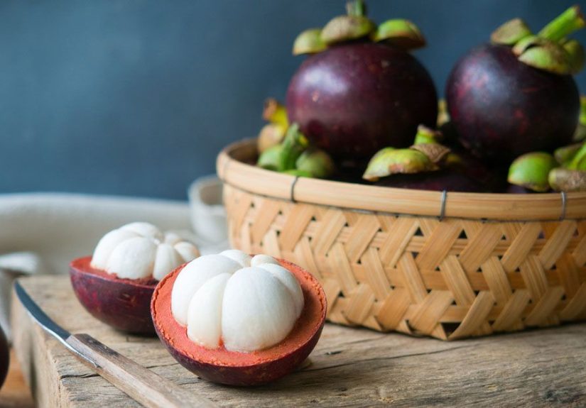 11 Health Benefits of Mangosteen (And How to Eat It)
