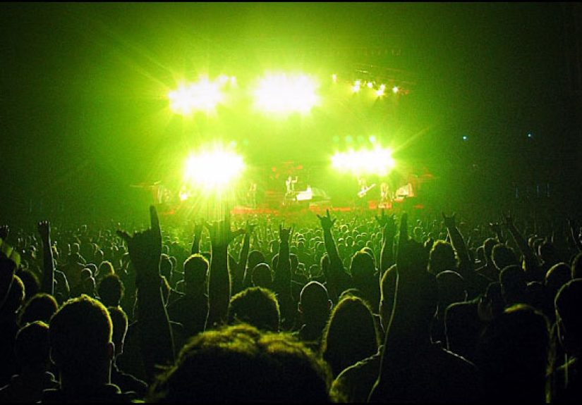#917 The Moment at a Concert After the Lights Go Out and Before the Band Comes On Stage - 1000 Awesome Things