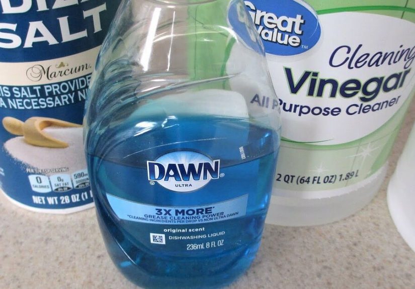 How to Make an All-Natural Weed Killer DIY