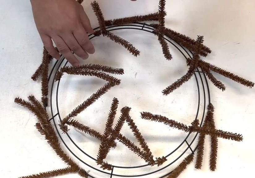 How To Make the Cutest Pilgrim Turkey Wreath