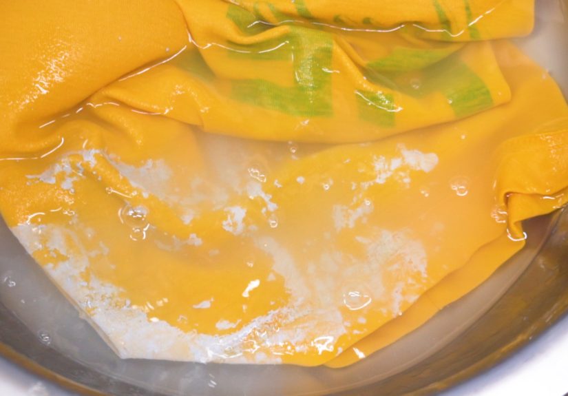 How to Remove Slime from Your Clothing: 12 Steps