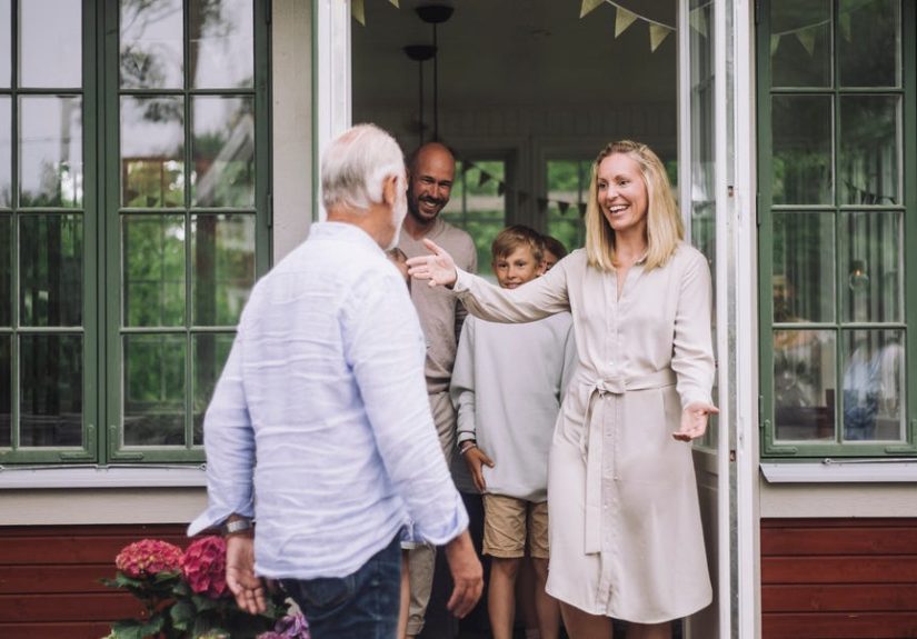 Things to Clean Before Guests Arrive - Expert Tips